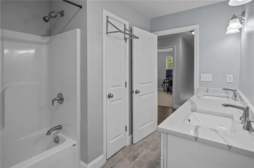 67 Oak Tree Avenue Warwick RI 02886