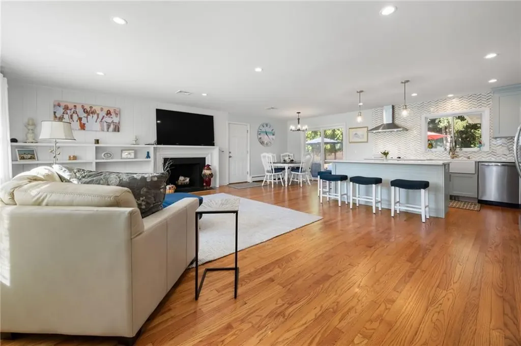 288 Shore Road Westerly RI 02891