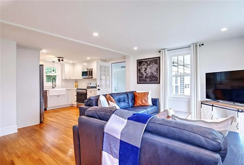 50 Larchmere Drive East Providence RI 02916