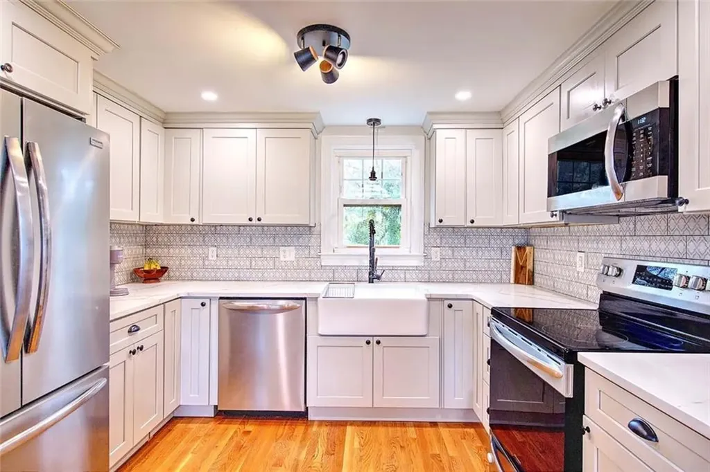 50 Larchmere Drive East Providence RI 02916