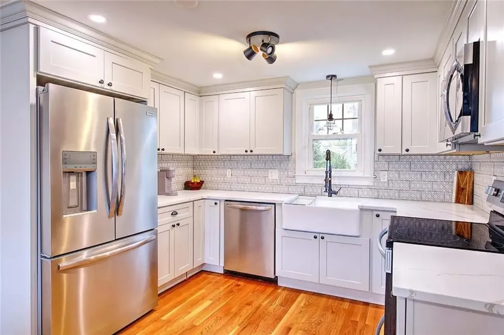 50 Larchmere Drive East Providence RI 02916