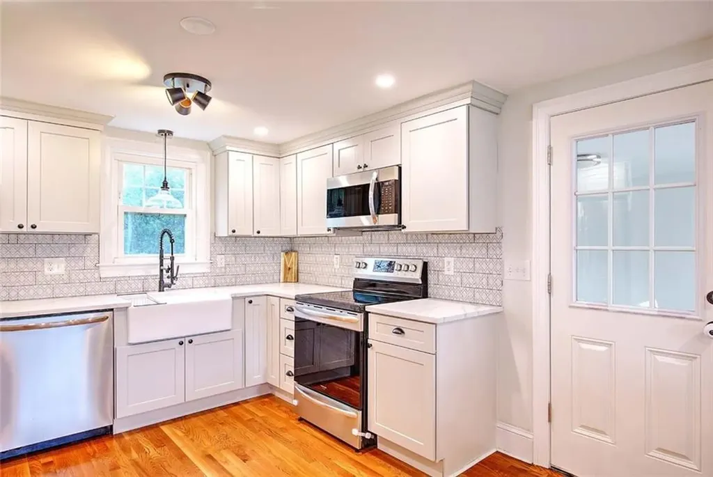 50 Larchmere Drive East Providence RI 02916