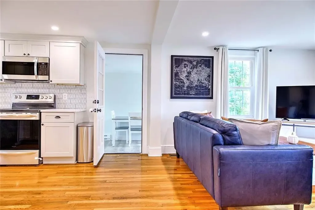 50 Larchmere Drive East Providence RI 02916