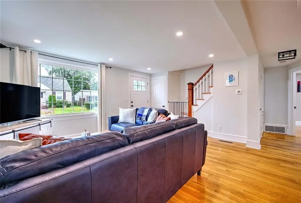 50 Larchmere Drive East Providence RI 02916