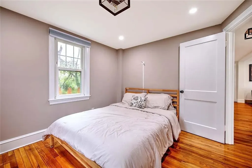 50 Larchmere Drive East Providence RI 02916