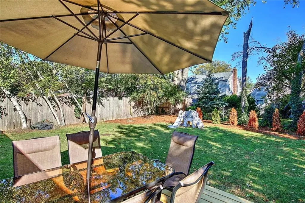 50 Larchmere Drive East Providence RI 02916