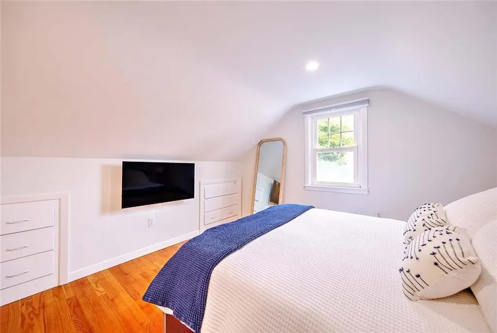 50 Larchmere Drive East Providence RI 02916