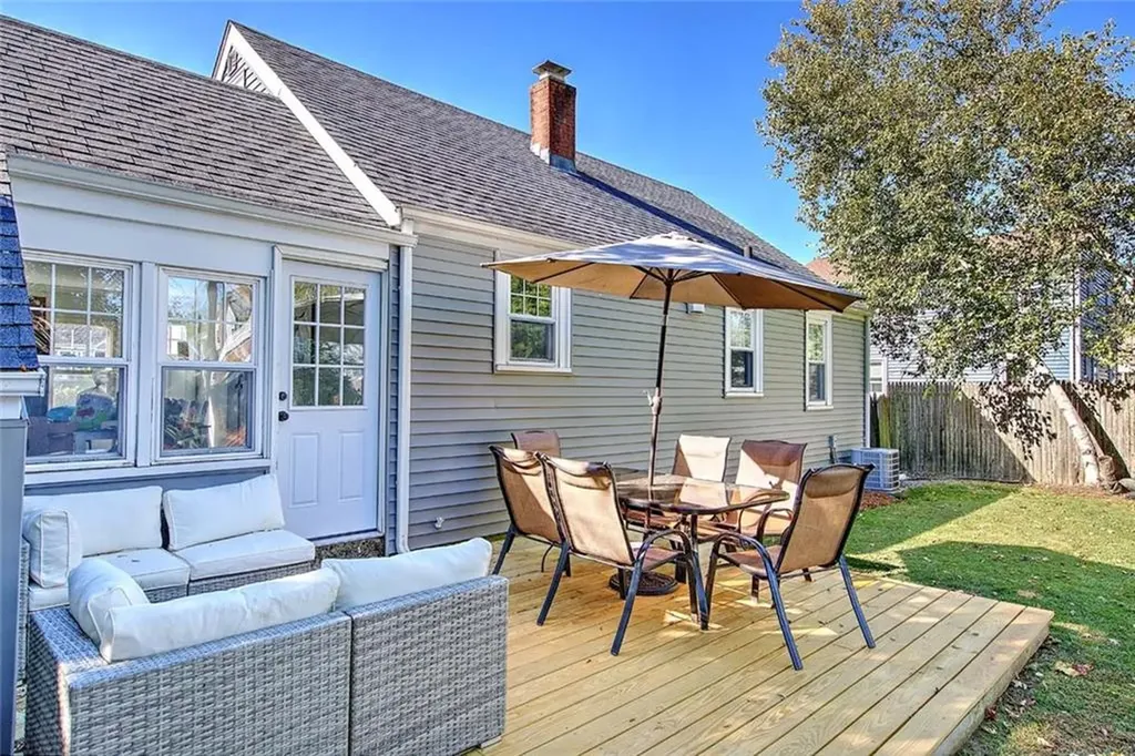 50 Larchmere Drive East Providence RI 02916