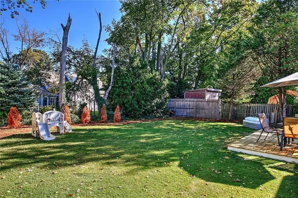 50 Larchmere Drive East Providence RI 02916