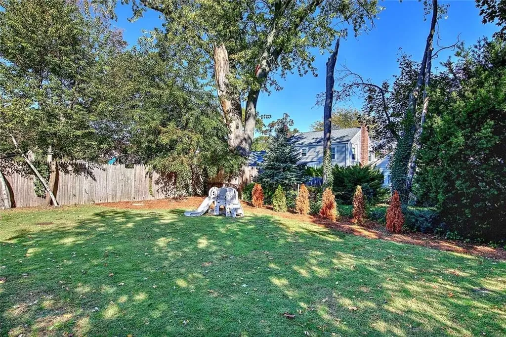 50 Larchmere Drive East Providence RI 02916