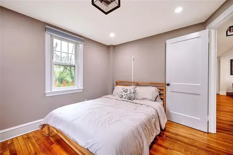 50 Larchmere Drive East Providence RI 02916