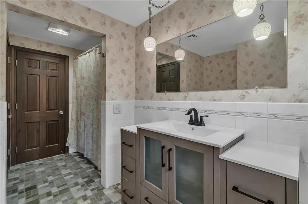 381 Woonsocket Hill Road North Smithfield RI 02896