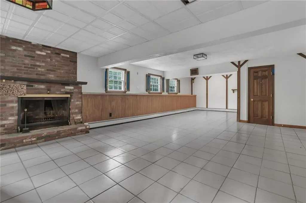 381 Woonsocket Hill Road North Smithfield RI 02896