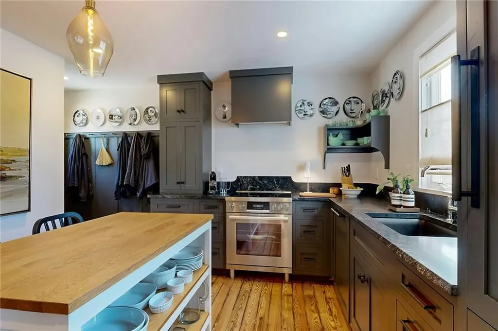 129 Cedar Avenue East Providence RI 02915