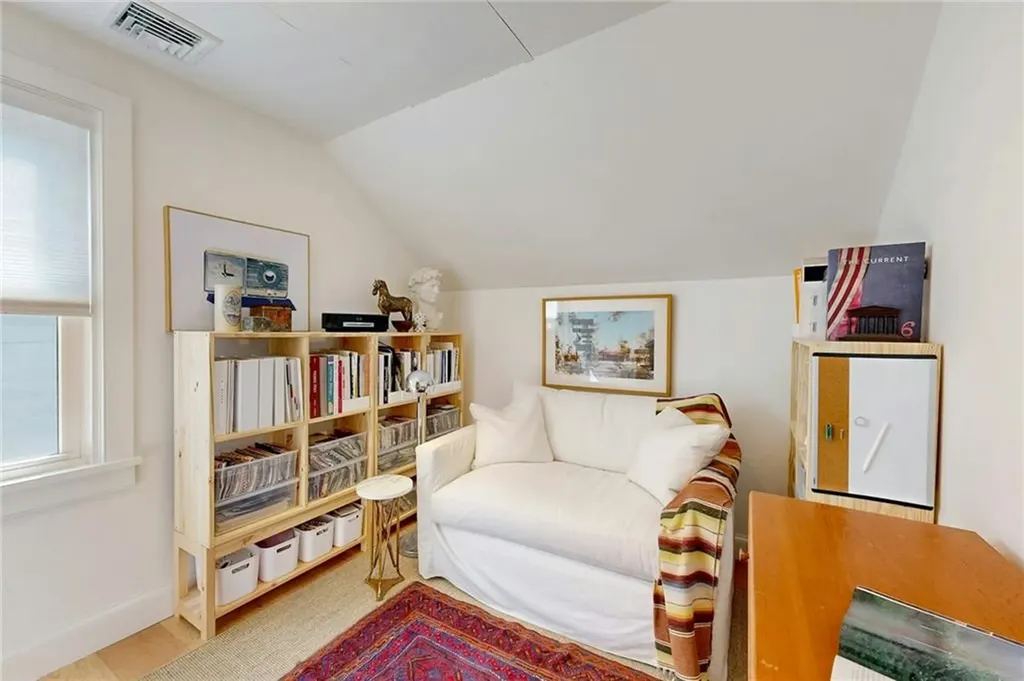 129 Cedar Avenue East Providence RI 02915