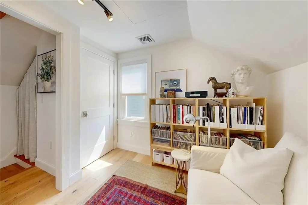 129 Cedar Avenue East Providence RI 02915