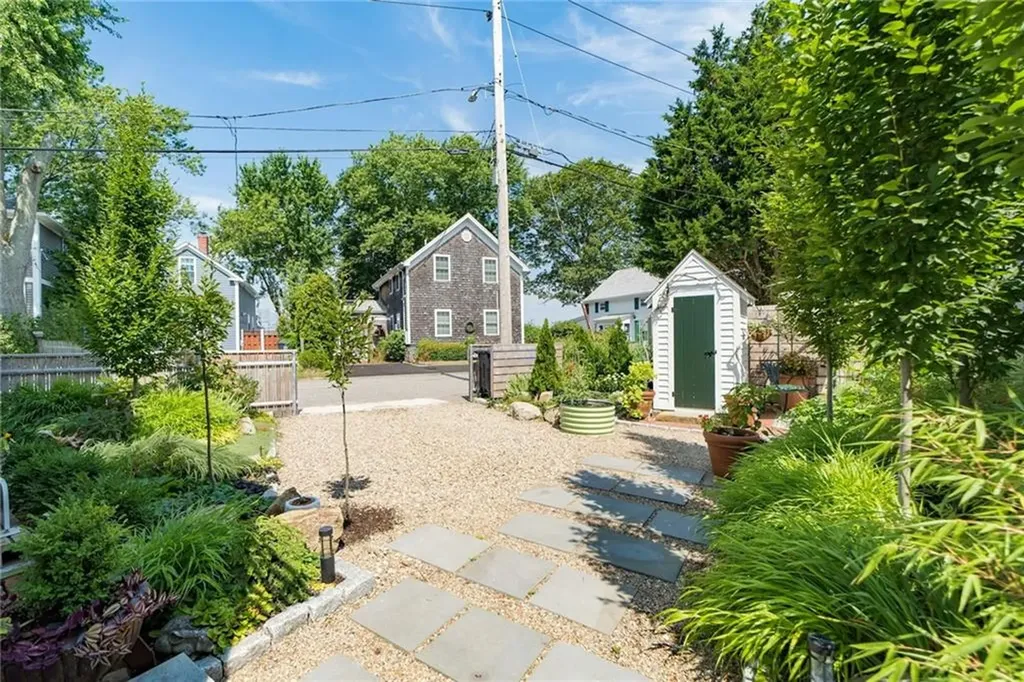 129 Cedar Avenue East Providence RI 02915