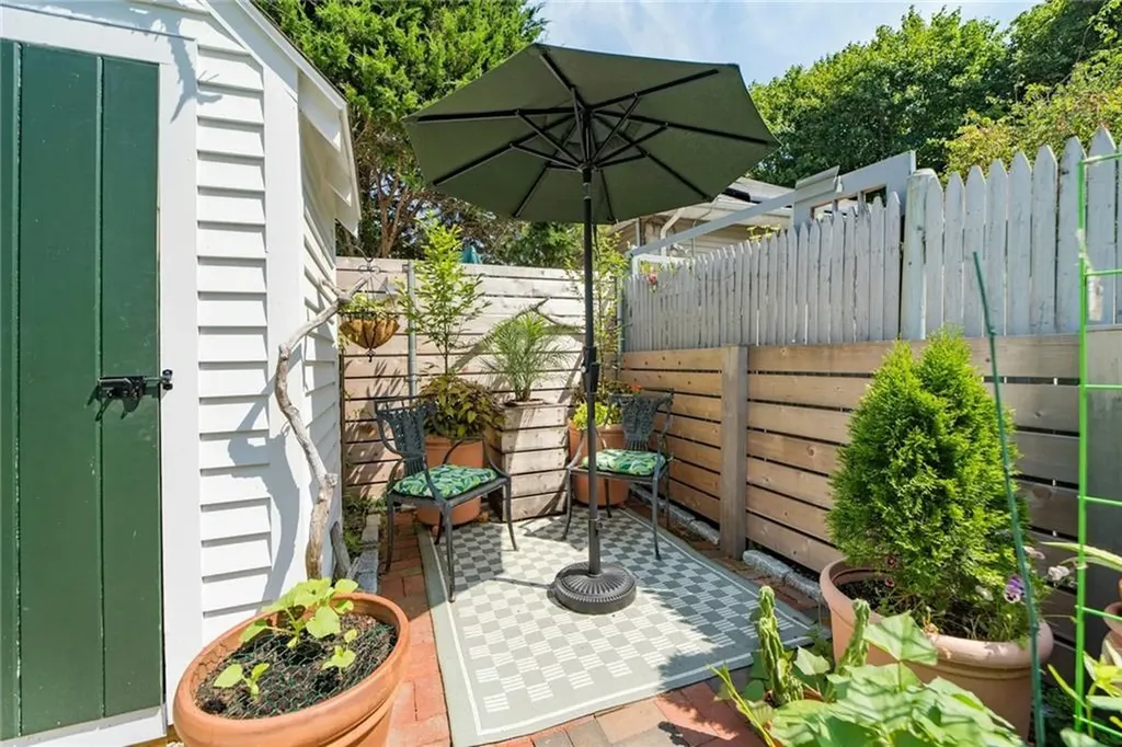 129 Cedar Avenue East Providence RI 02915