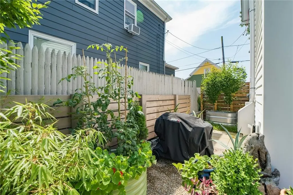 129 Cedar Avenue East Providence RI 02915