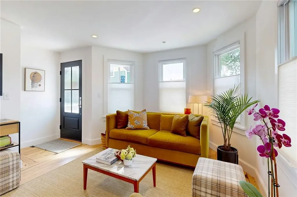 129 Cedar Avenue East Providence RI 02915