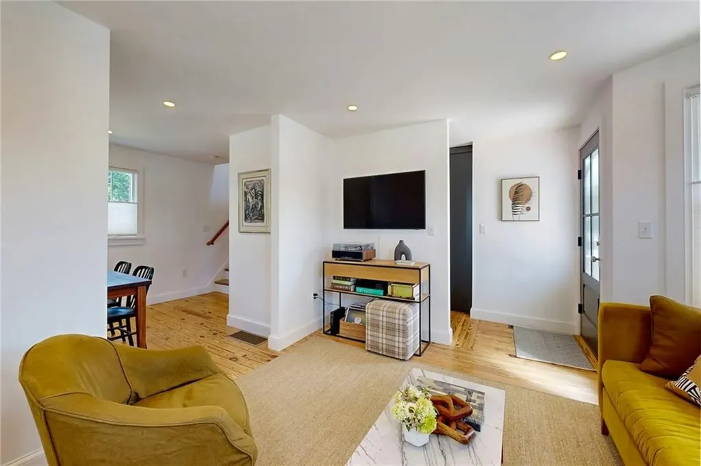 129 Cedar Avenue East Providence RI 02915