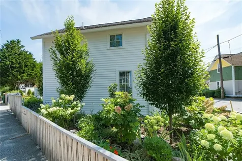 129 Cedar Avenue East Providence RI 02915