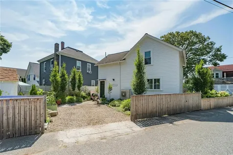 129 Cedar Avenue East Providence RI 02915