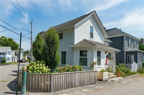 129 Cedar Avenue East Providence RI 02915