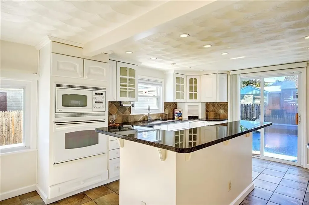 121 Hamilton Avenue Warwick RI 02886