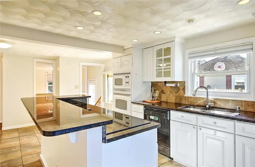 121 Hamilton Avenue Warwick RI 02886