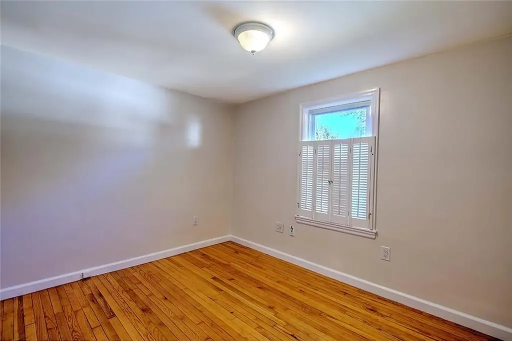 121 Hamilton Avenue Warwick RI 02886