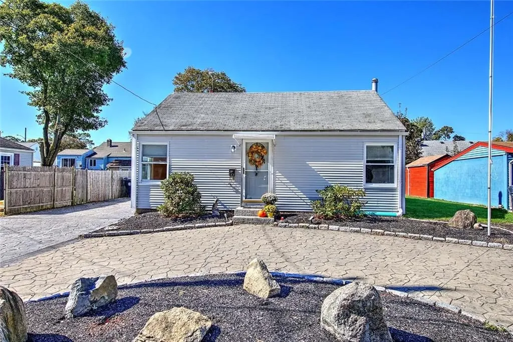 121 Hamilton Avenue Warwick RI 02886