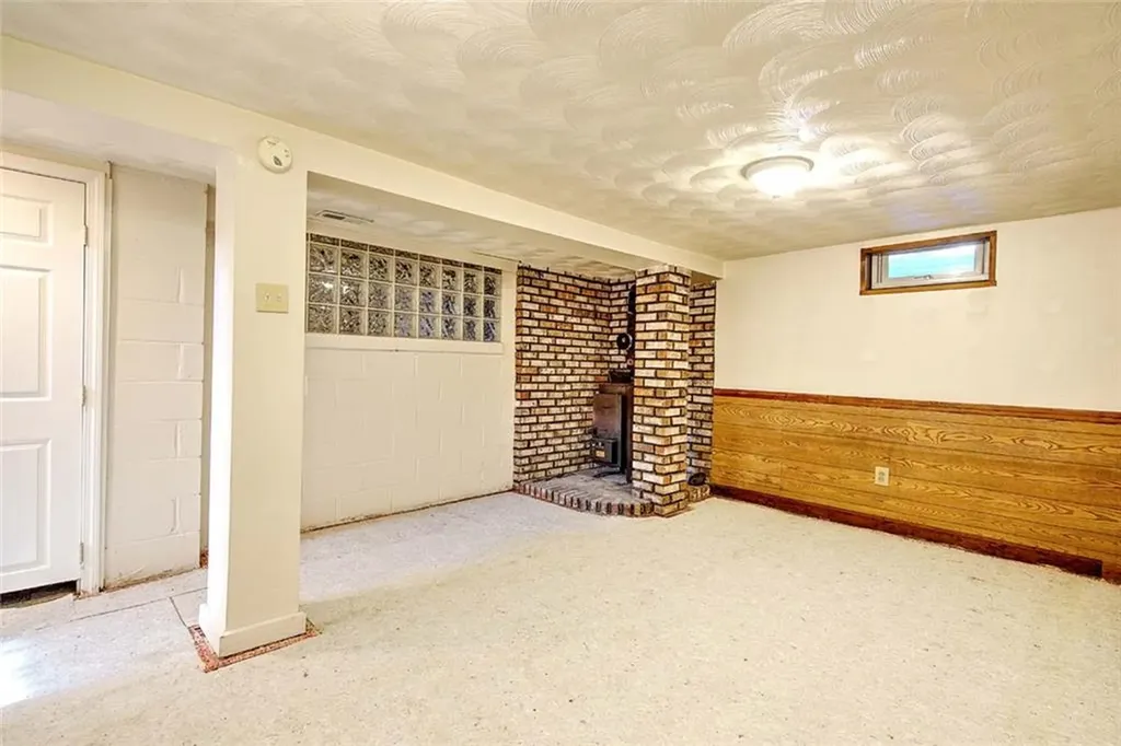 121 Hamilton Avenue Warwick RI 02886