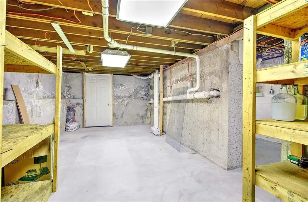 121 Hamilton Avenue Warwick RI 02886