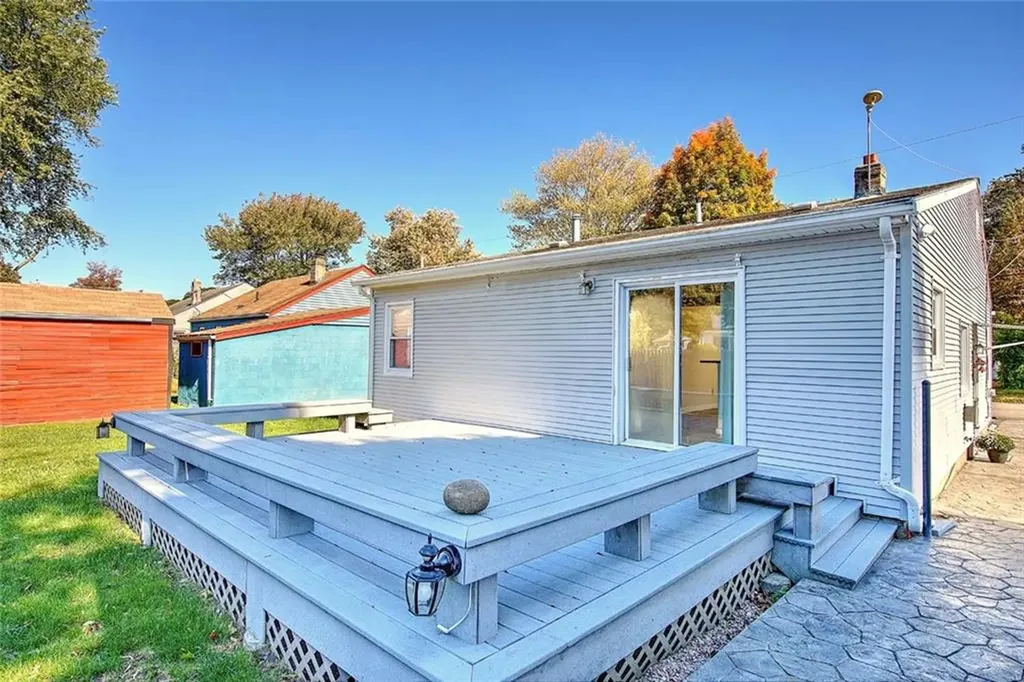 121 Hamilton Avenue Warwick RI 02886