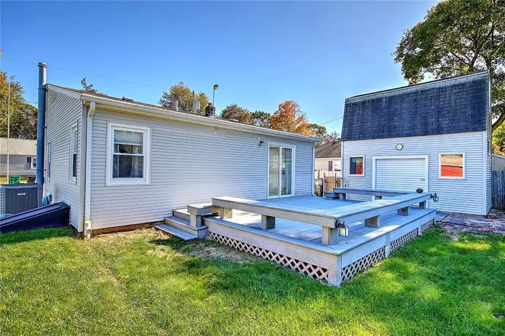 121 Hamilton Avenue Warwick RI 02886