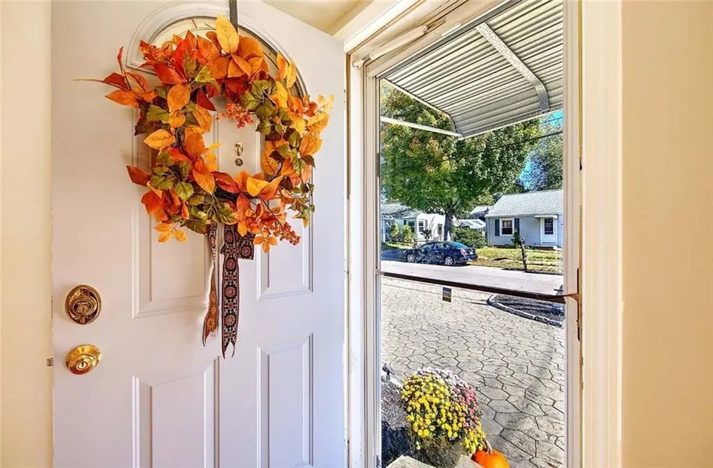 121 Hamilton Avenue Warwick RI 02886