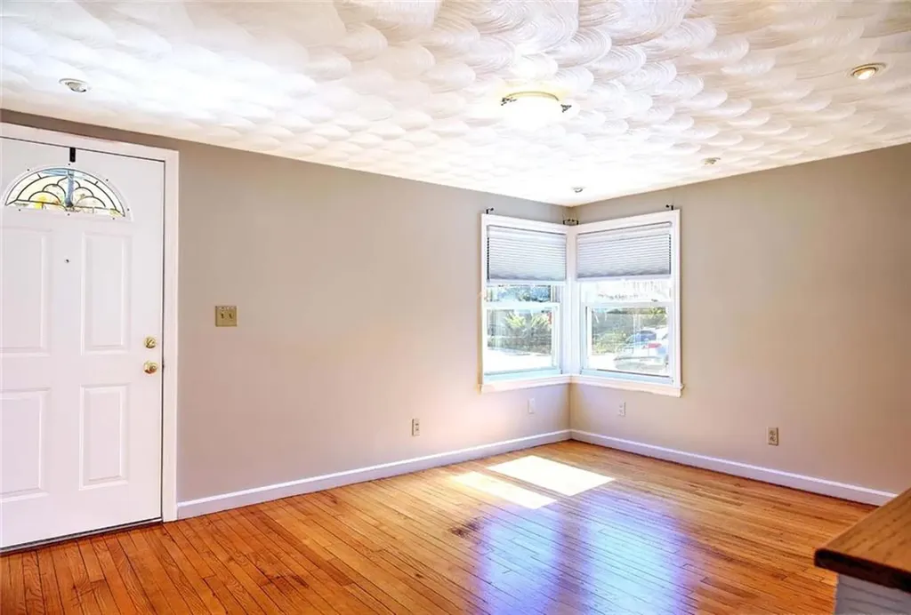 121 Hamilton Avenue Warwick RI 02886