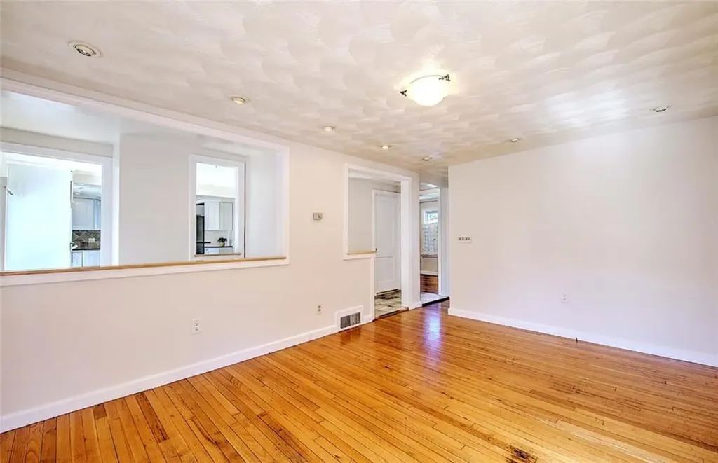 121 Hamilton Avenue Warwick RI 02886