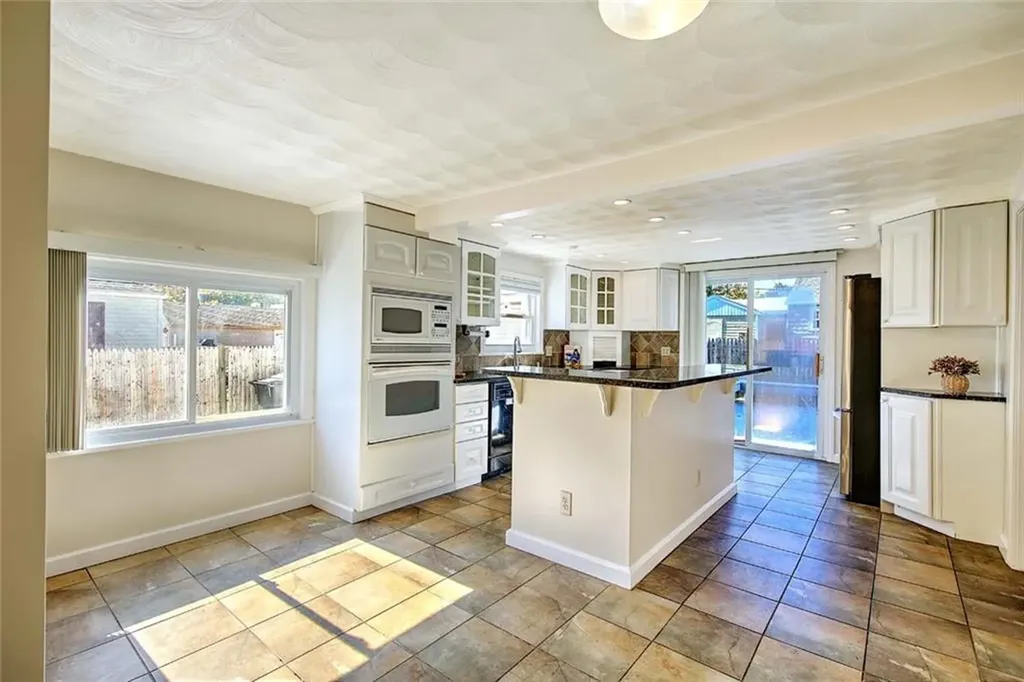 121 Hamilton Avenue Warwick RI 02886