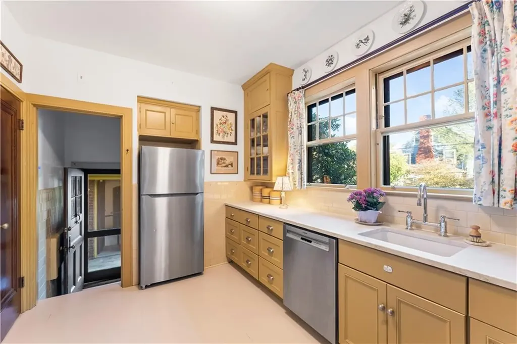 166 Lancaster Street Providence RI 02906