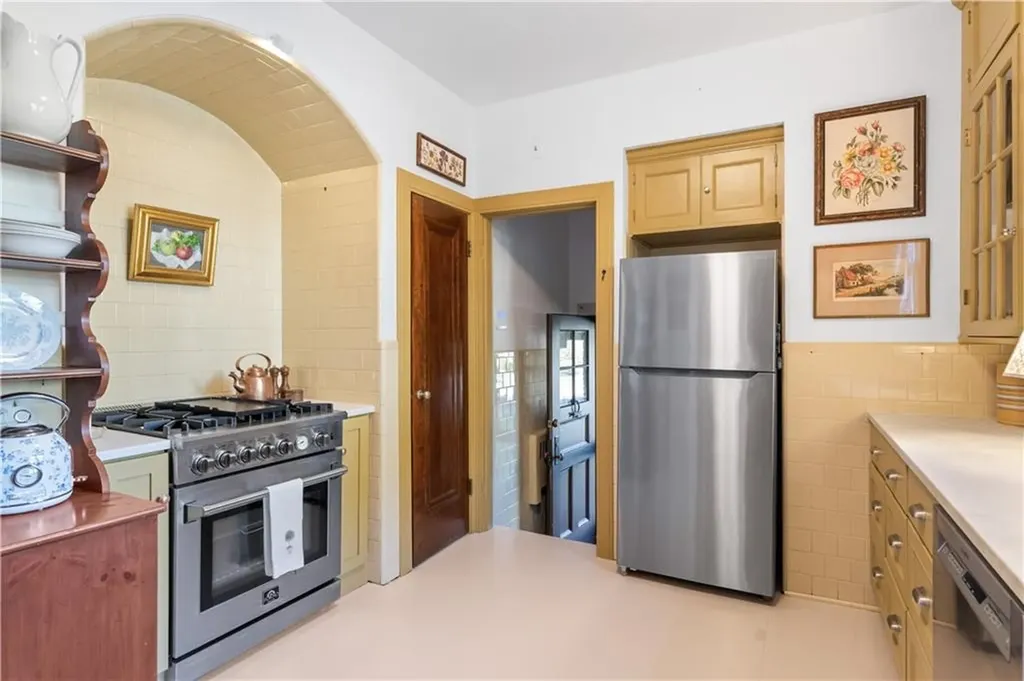 166 Lancaster Street Providence RI 02906