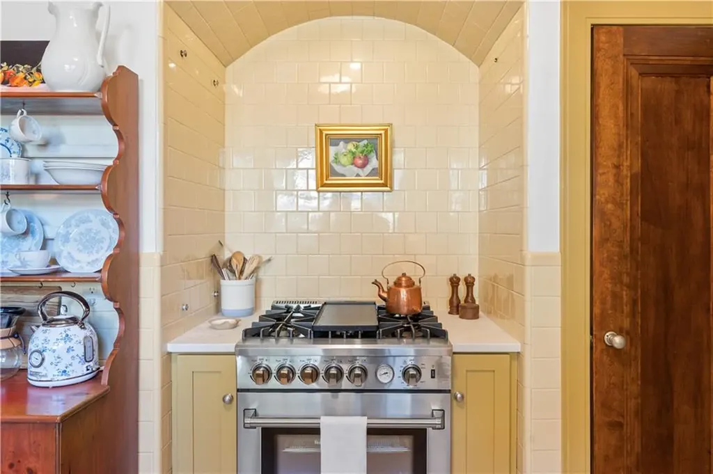 166 Lancaster Street Providence RI 02906