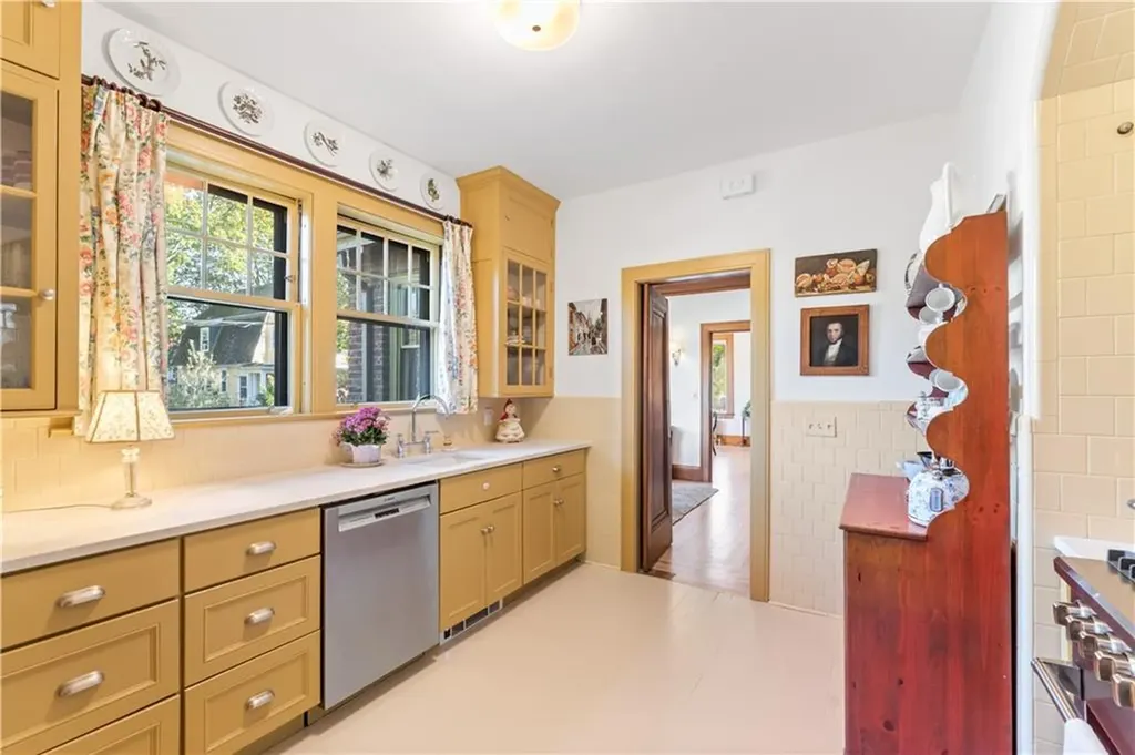 166 Lancaster Street Providence RI 02906