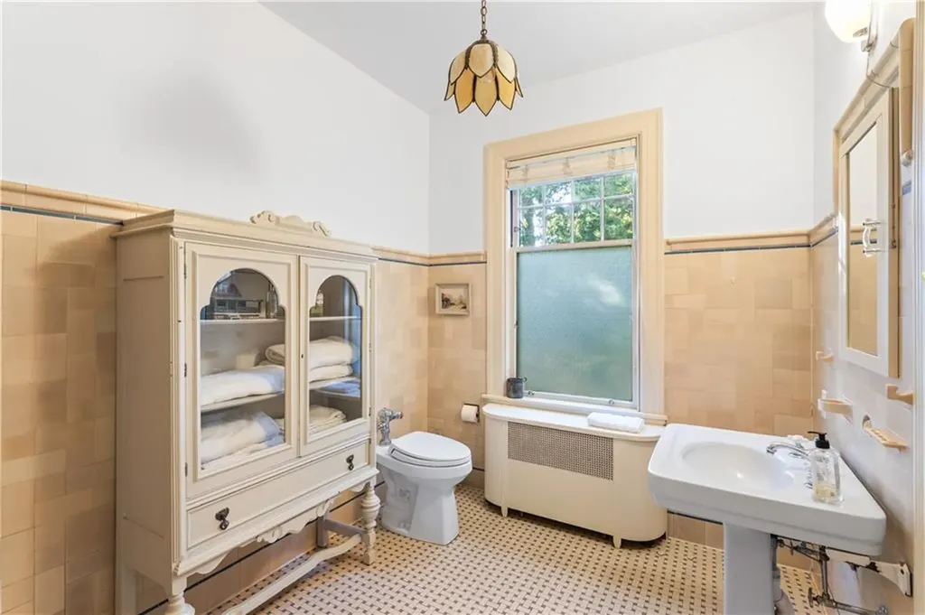 166 Lancaster Street Providence RI 02906