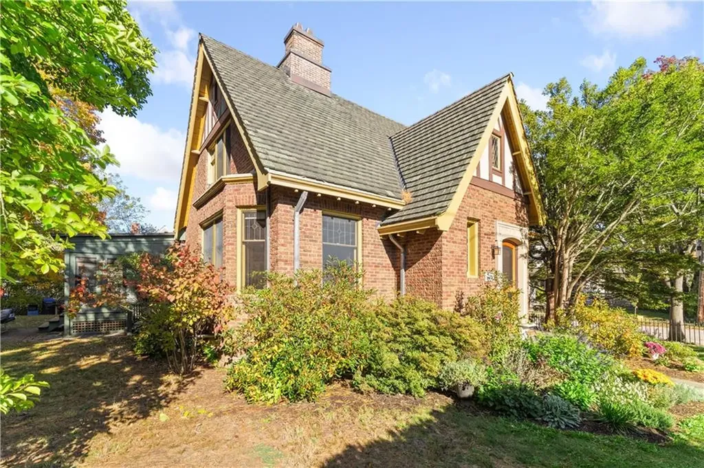 166 Lancaster Street Providence RI 02906