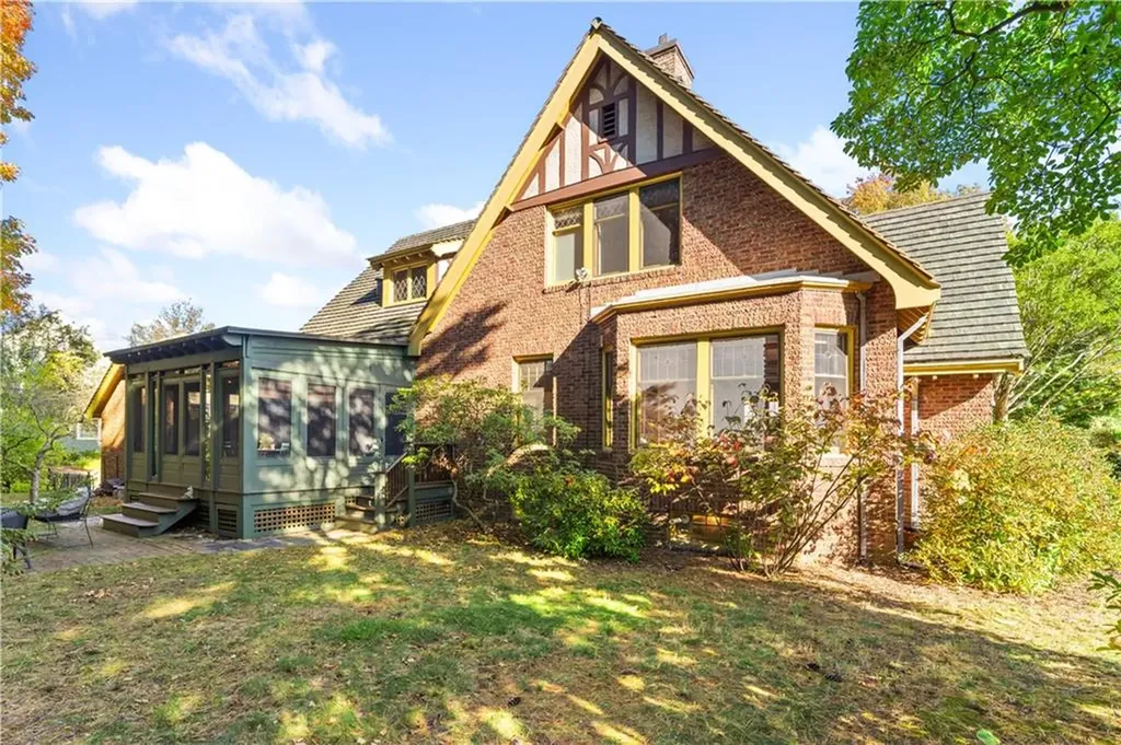 166 Lancaster Street Providence RI 02906