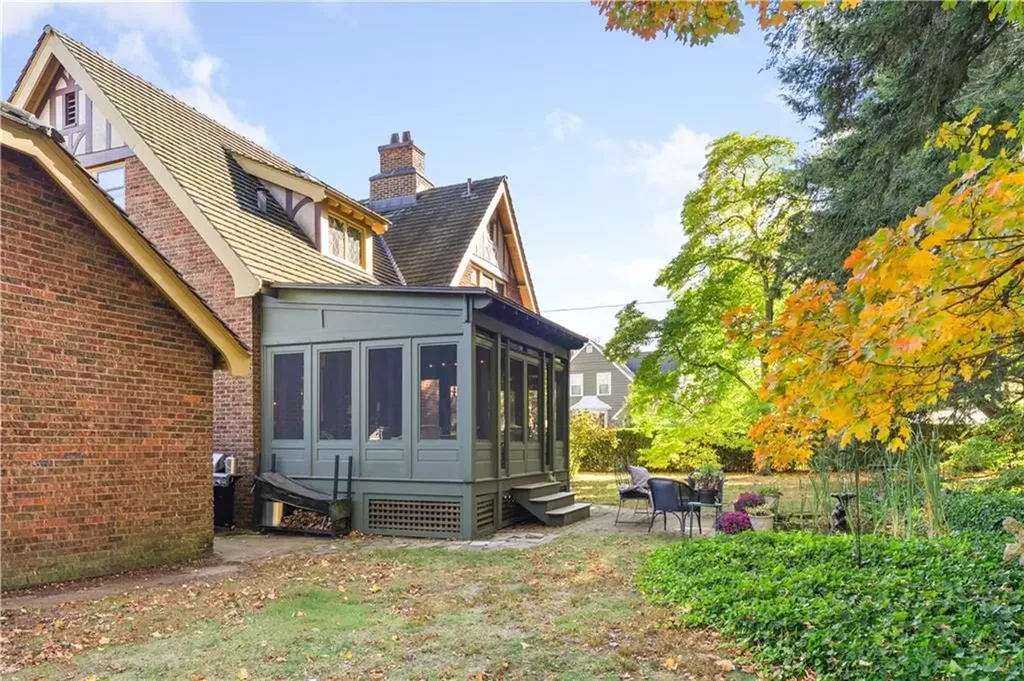 166 Lancaster Street Providence RI 02906