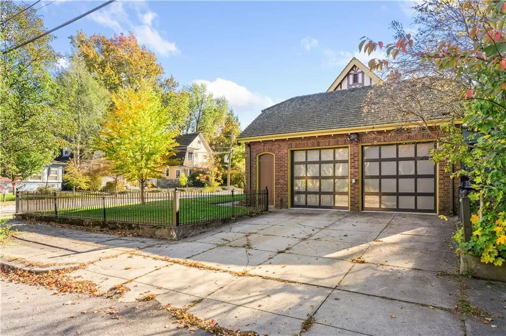 166 Lancaster Street Providence RI 02906