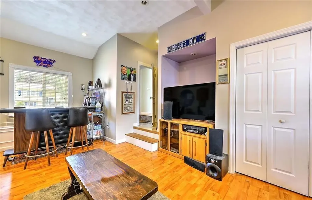 5 High Street Warwick RI 02886